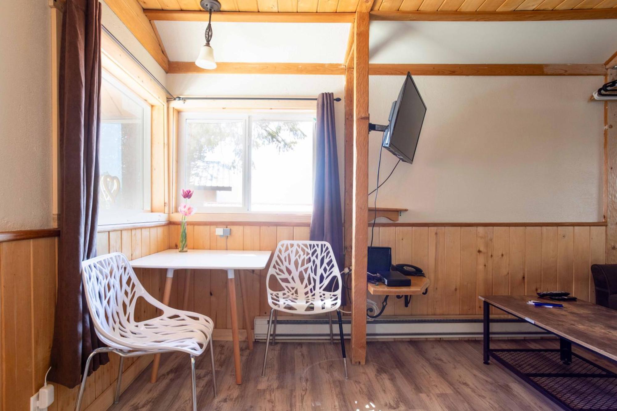 The Valley View Cabins And Event Center クレストン エクステリア 写真